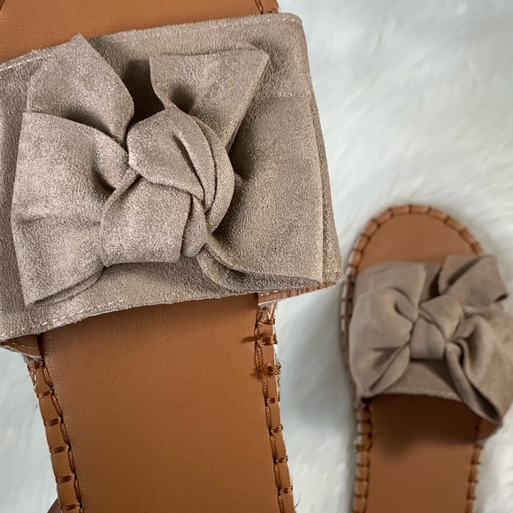 Taupe bow sandal - Picture 3 of 6